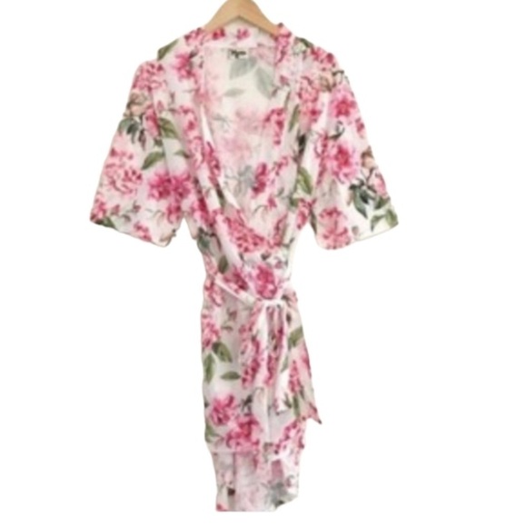 Show Me Your MuMu Short Robe Bri Floral Garden of Blooms White & Pink Kimono - Picture 2 of 9